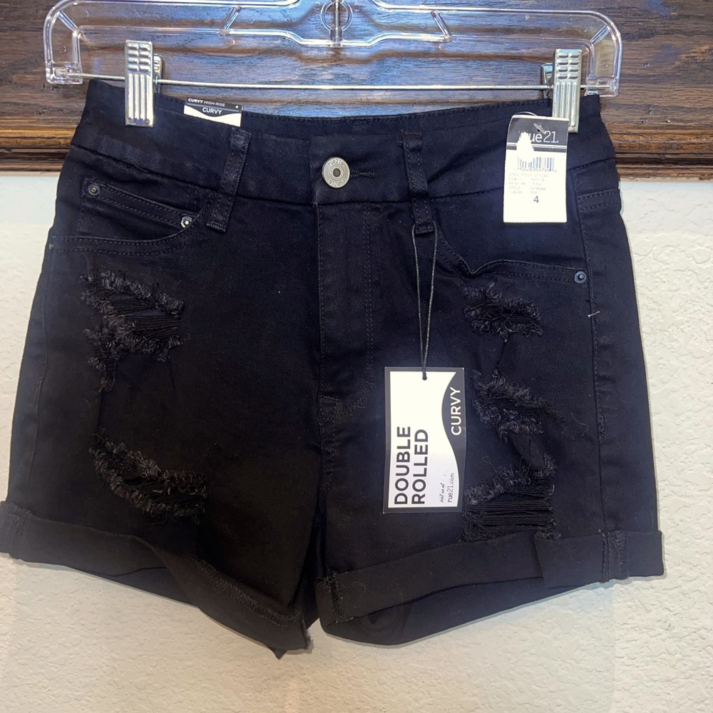 Rue21 size 4 black jean shorts